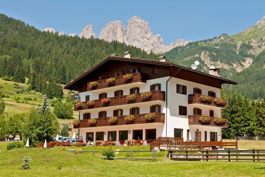 Cesa Edelweiss Living & Spa Campitello di Fassa Exteriör bild